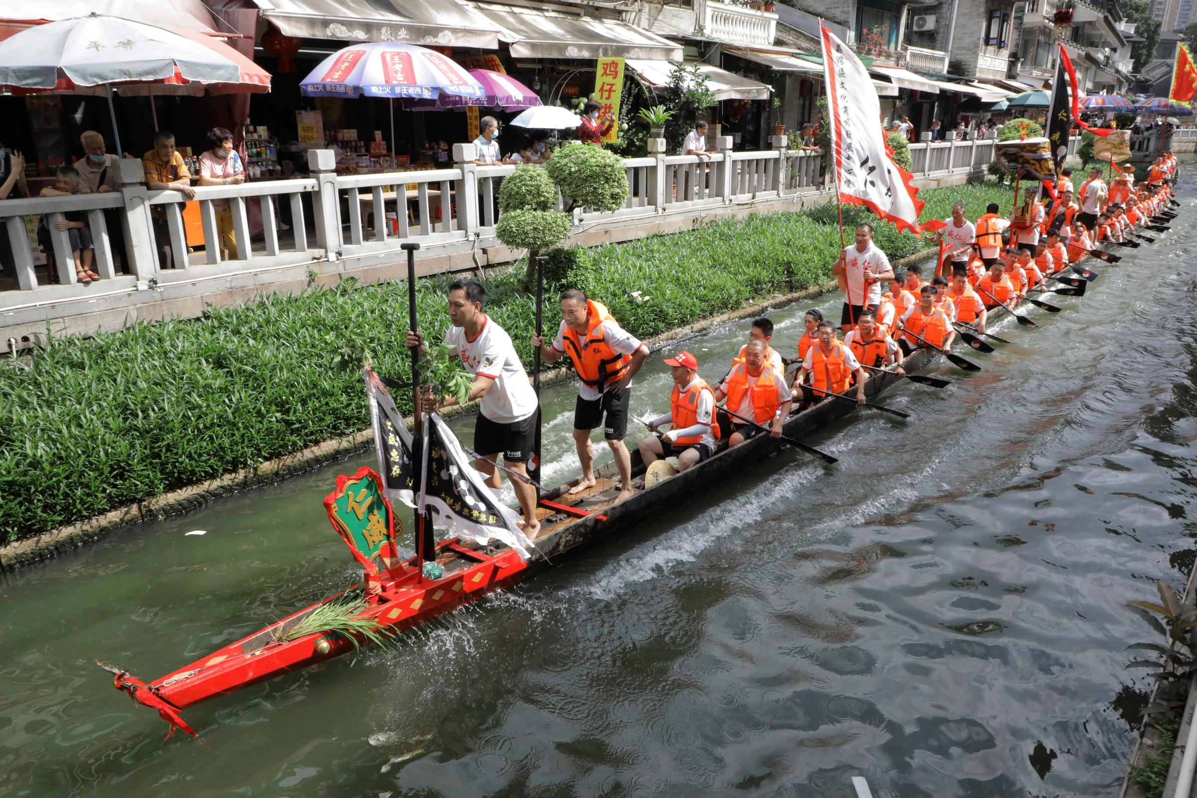 Dragon boat tradition returns to China as Covid retreats