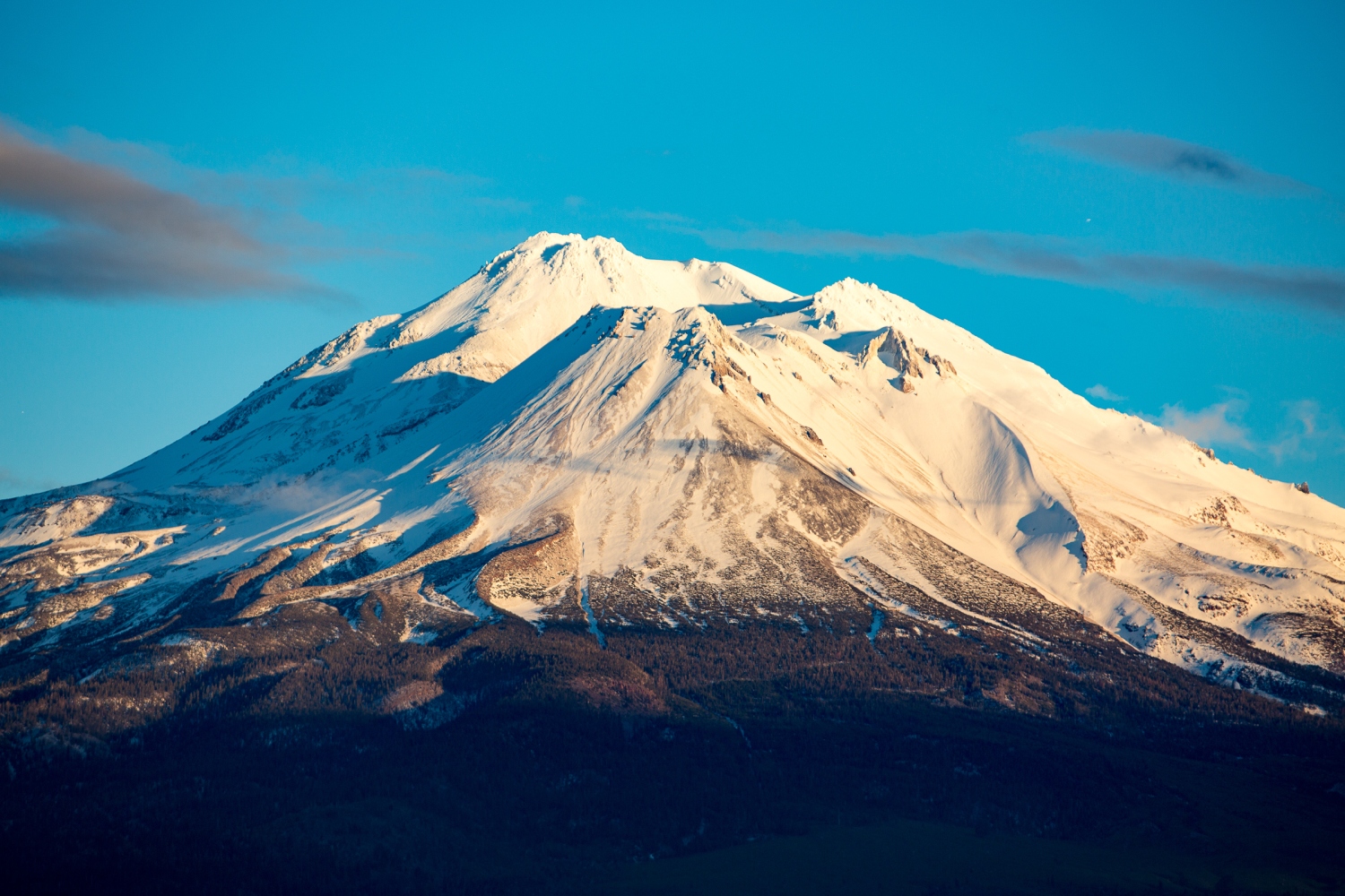 Sacramento Man And Woman Among 6 Airlifted Off Mt Shasta In Series Of Mishaps – CBS Sacramento