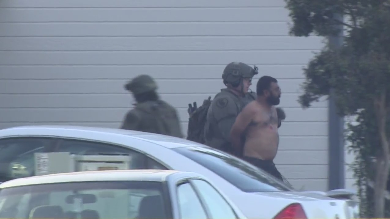 New Video Shows When 24hr South Sacramento Standoff Came To An End – CBS Sacramento