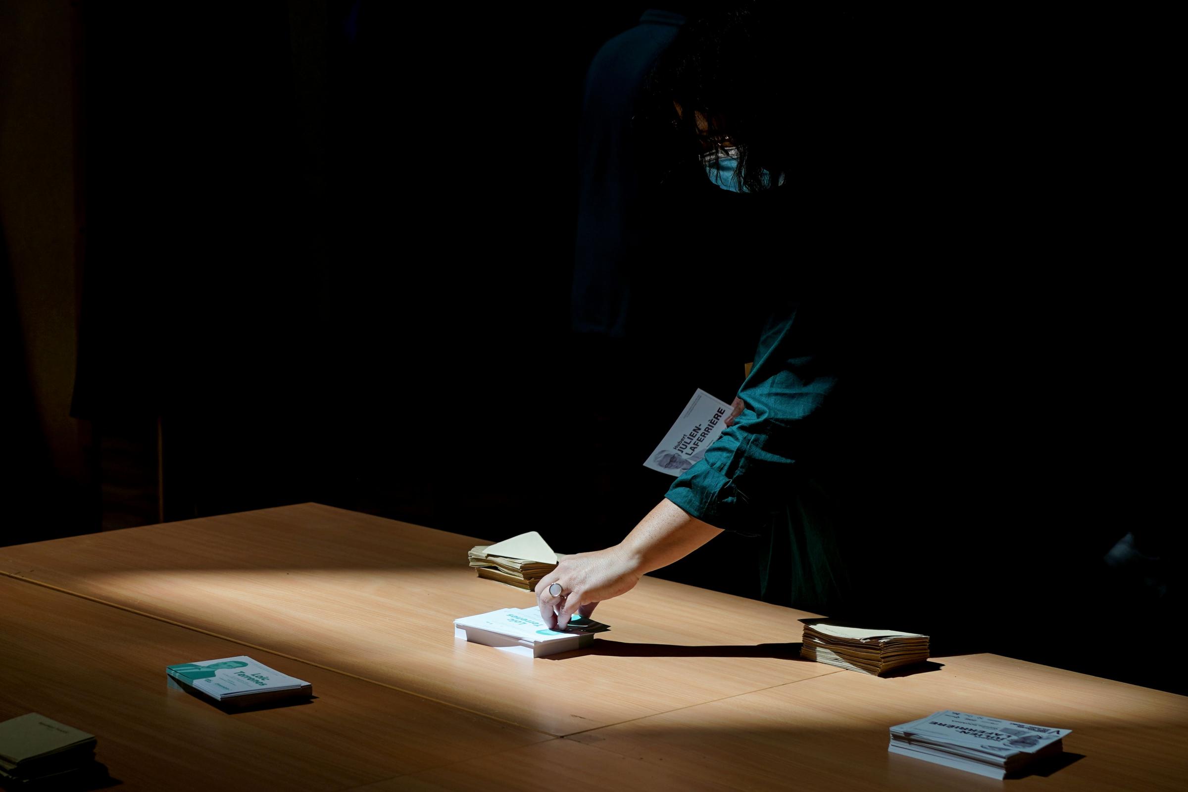 Macron Alliance projected to lose parliamentary majority