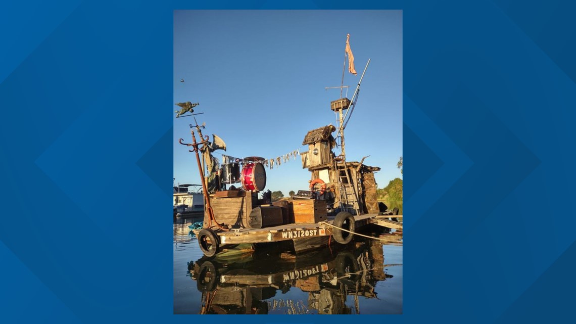 Floating circus to stop on San Joaquin River for free show