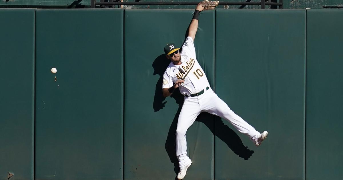 Kemp scores winning run on defensive misplay, A's beat M's | Sports