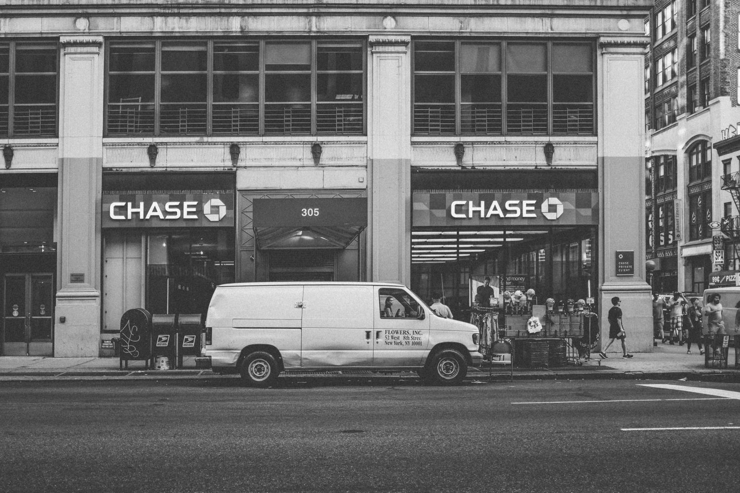 Car Slams into Chase Bank on Nees Avenue, 6 Hurt [Fresno, CA]