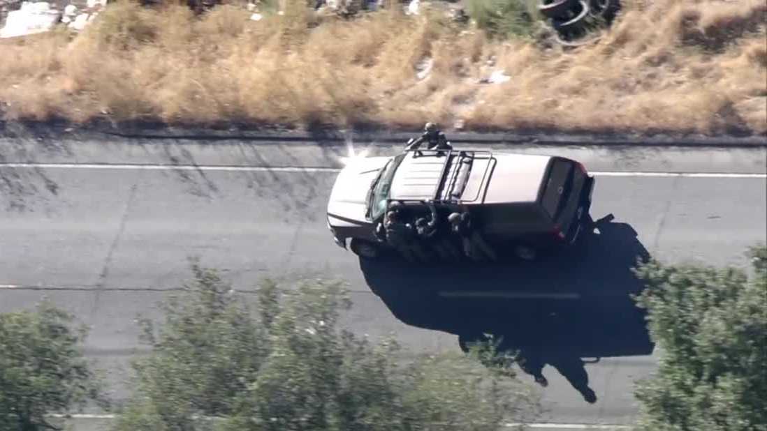 Sacramento deputies detain felony suspect on Roseville Road