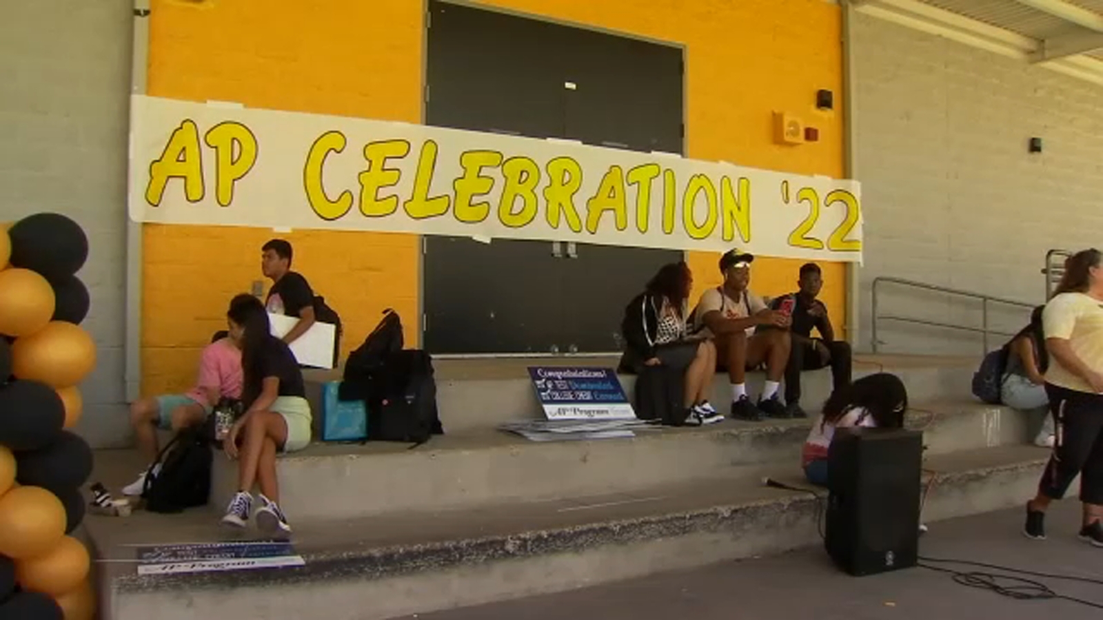 Fresno's Edison High honors AP students with certificates, cupcakes