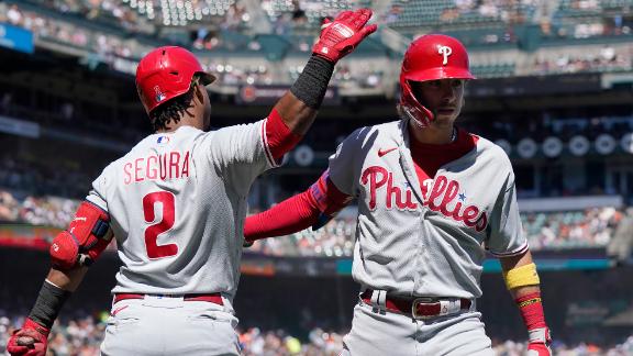 Pederson, Giants walk past skidding Phillies 5-4