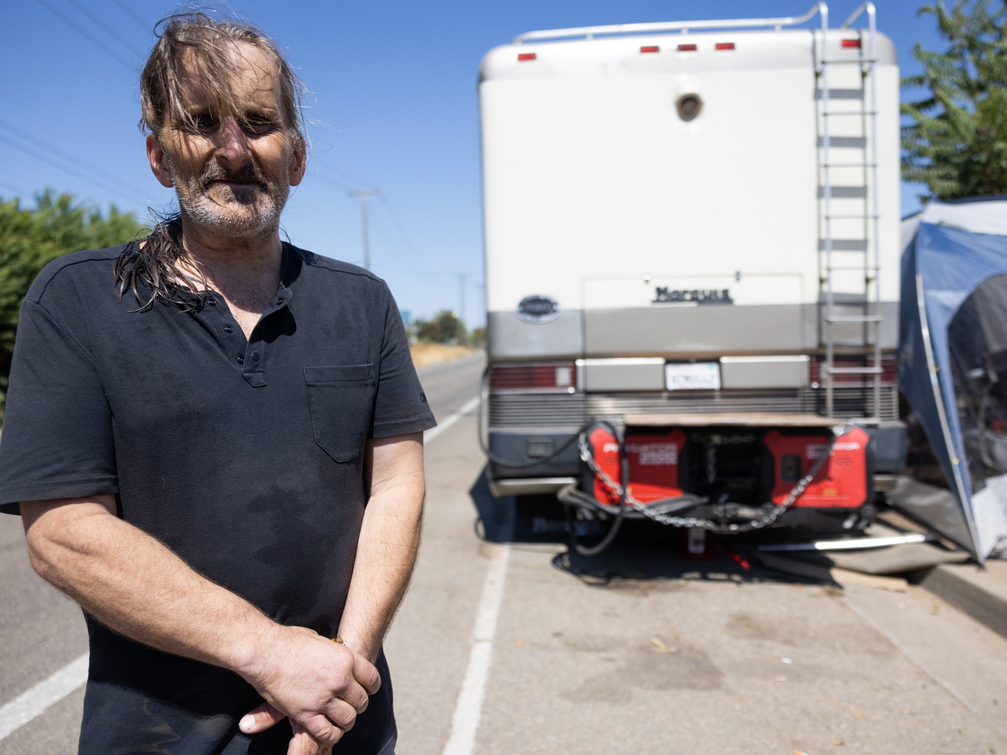With Sacramento cooling centers near-empty, volunteers step in to help unhoused amid record-setting heatwave