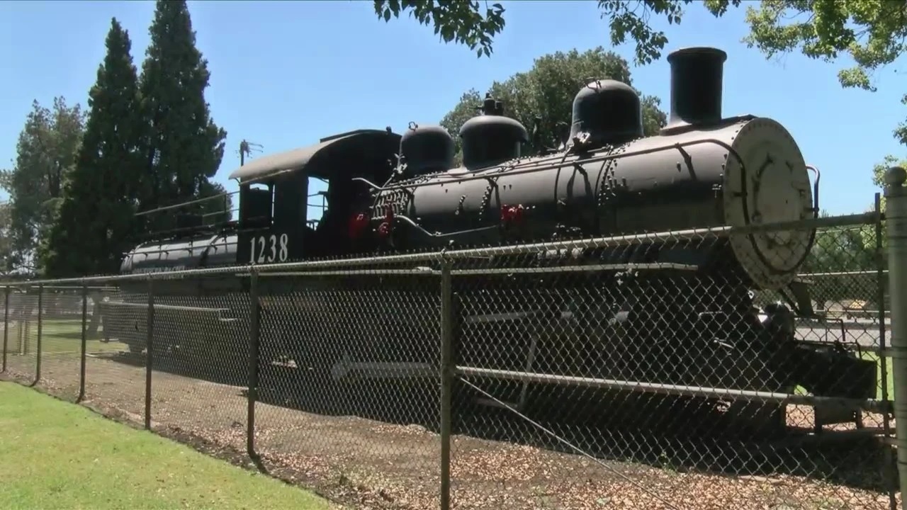 Railroad history may be leaving Fresno for Kingsburg