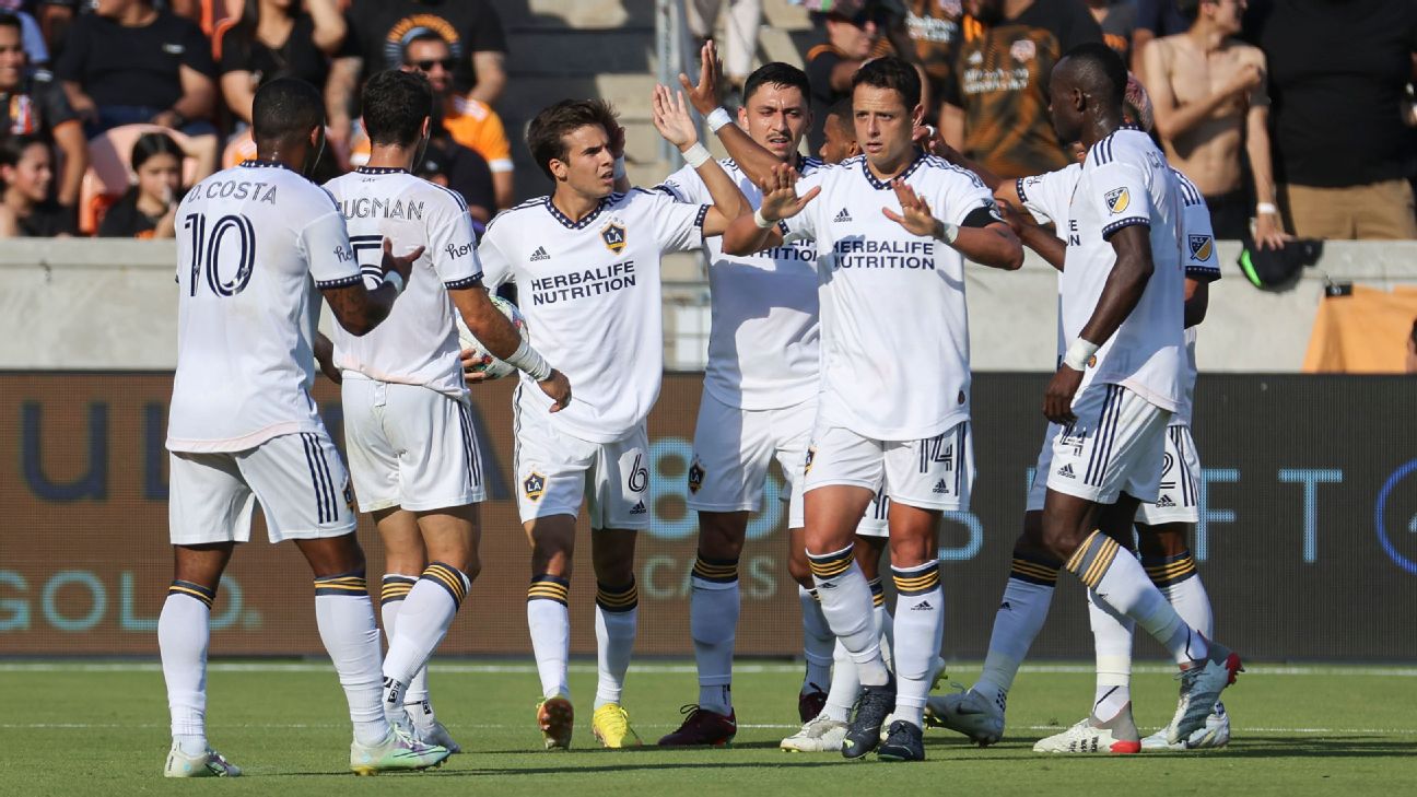 LA Galaxy top Houston Dynamo to complete late-season surge