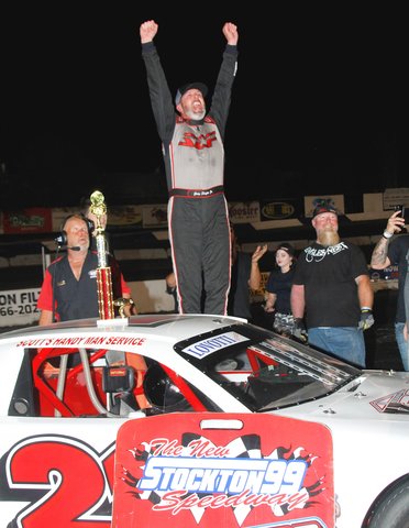 Shafer still in the race for repeat championship at 99