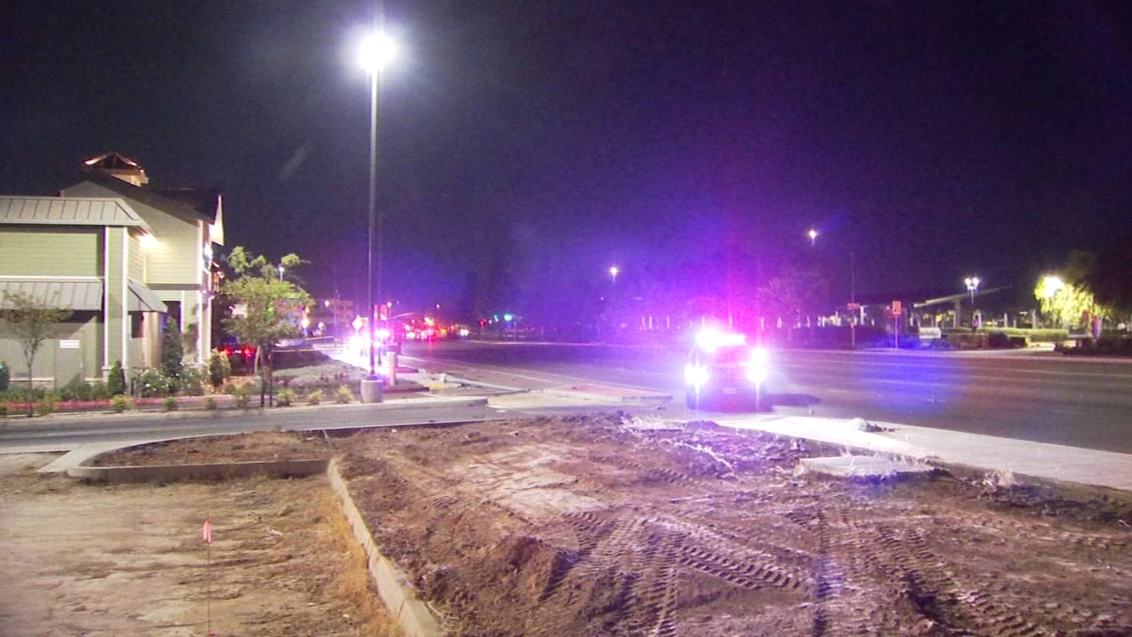 Man hospitalized after surviving crash in northeast Fresno with gunshot wound