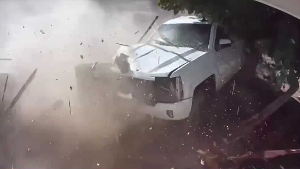 Pursuit ends after driver crashed into East Sacramento homes