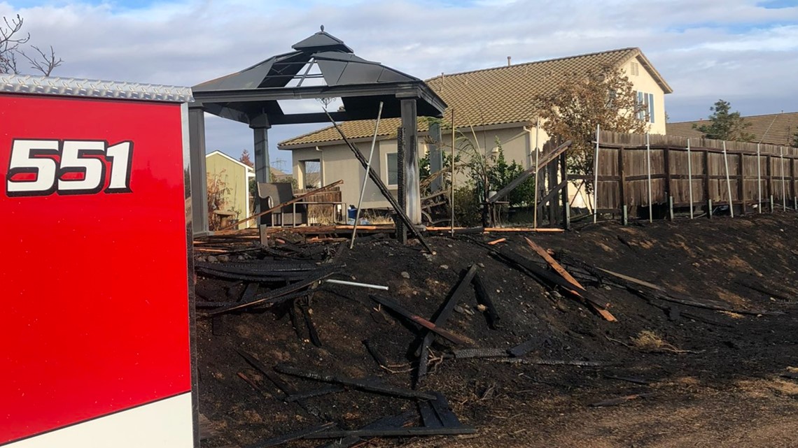 Crews tackle 7-acre grass fire near homes in Sacramento