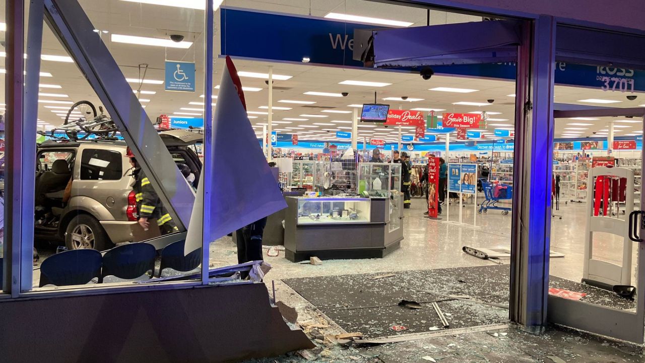 Car drives into commercial building injuring five in Sacramento