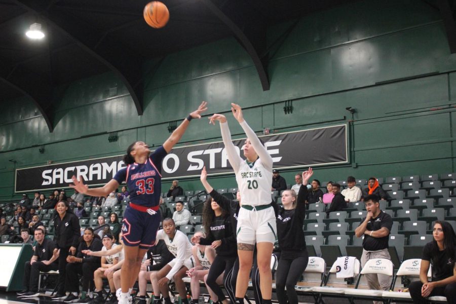 Sophomore+guard+Katie+Peneueta+shoots+a+three+against+Fresno+State+Dec.+3%2C+2022%2C+at+The+Nest+in+a+narrow+62-61+Hornet+win.+After+dropping+their+season+opener%2C+Sac+State+has+now+won+six+in+a+row.+