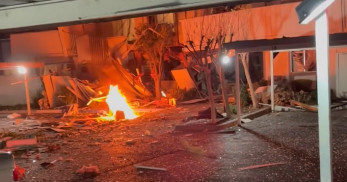 2 injured in explosion at Stockton apartment complex