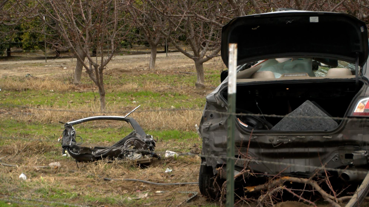 Fatal crash in Fresno County leaves 2 dead, CHP says