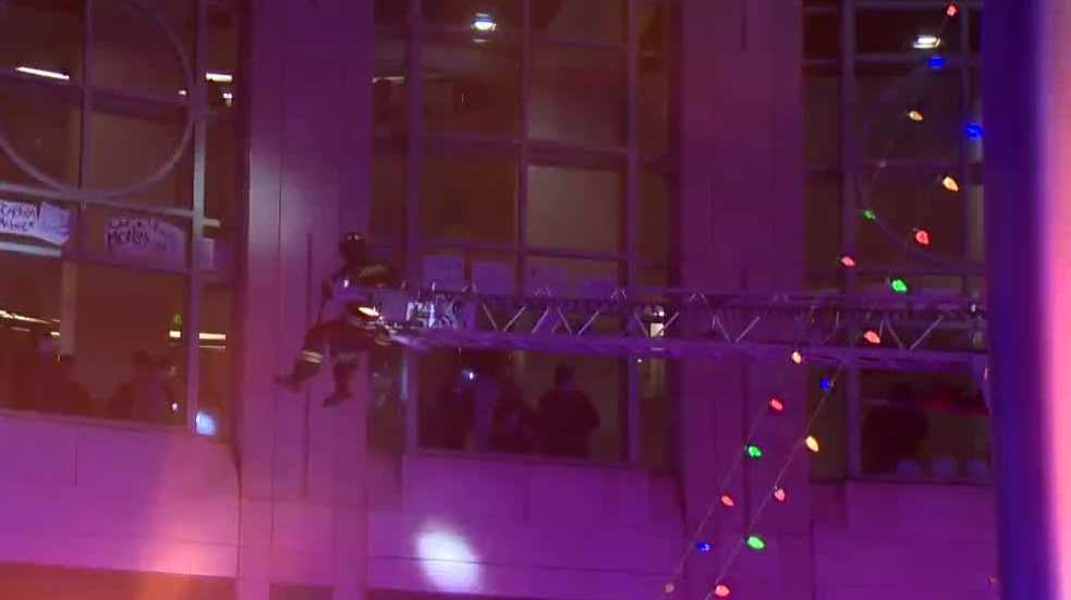 'Good Night Lights' brings holiday joy to Shriners patients