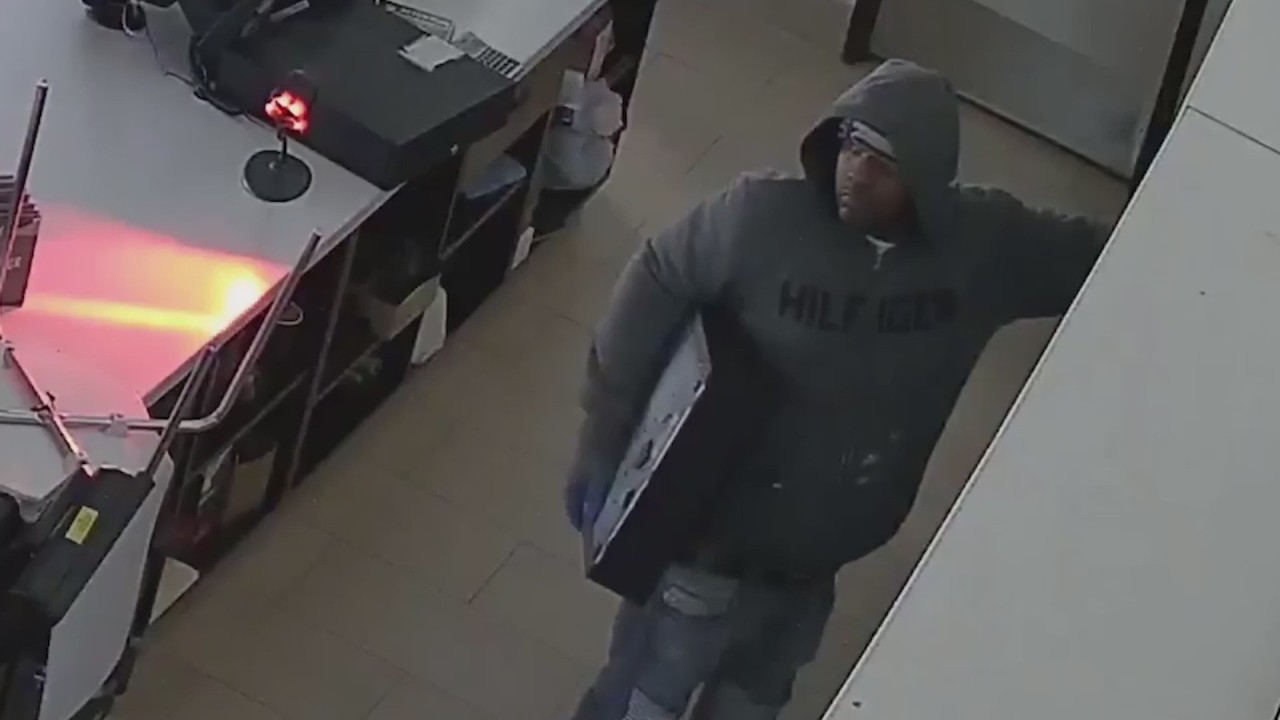 Fresno PD looking for gas station theft suspect