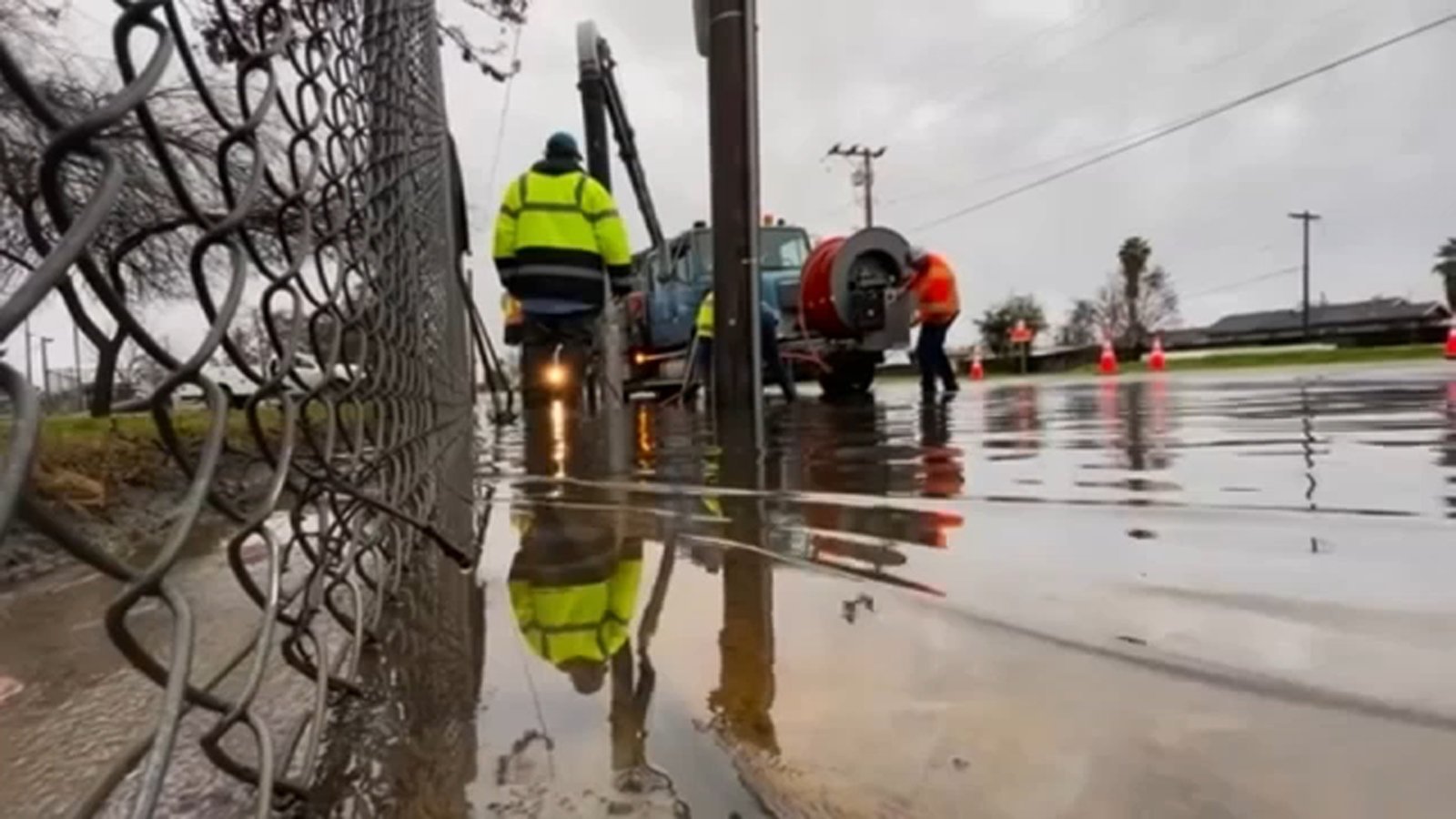 Storm floods streets, knocks out power in Fresno