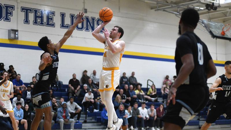 Stockton Surges Past Men's Basketball With Late Run